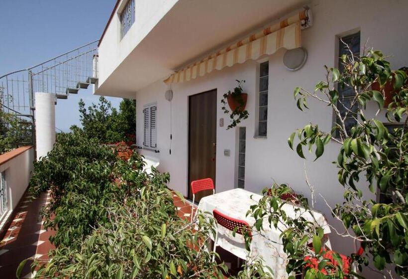 Апартаменты 1 Спальня Вид на Море, Graceland Rooms And Suites