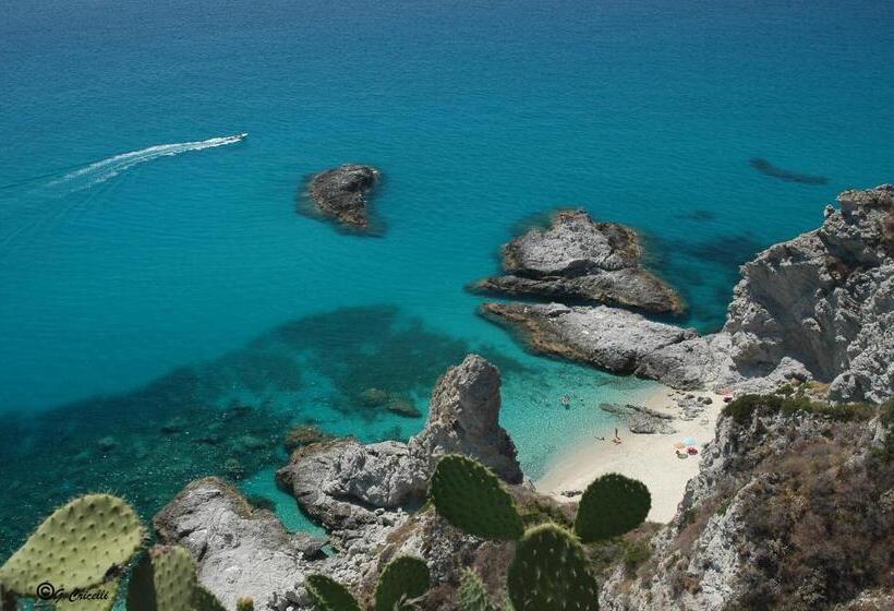 Апартаменты 1 Спальня с Балконом, Graceland Rooms And Suites