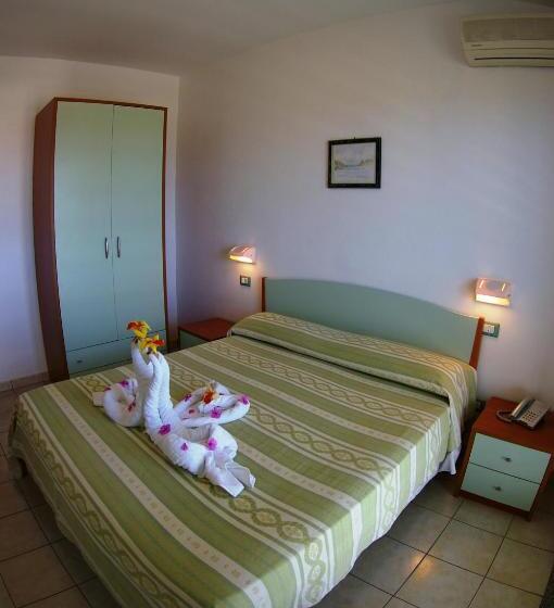 Апартаменты 1 Спальня с Балконом, Graceland Rooms And Suites
