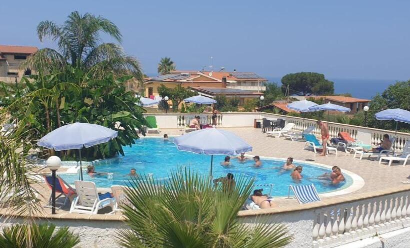 Номер Deluxe Вид на Море, Graceland Rooms And Suites