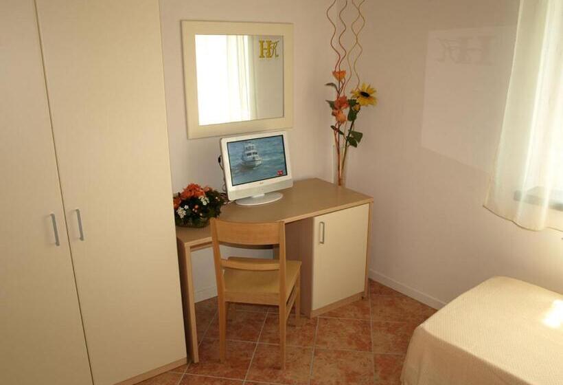 标准单人间, Karol