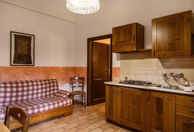 اتاق کلاسیک سه تخته, Poggio Del Sole