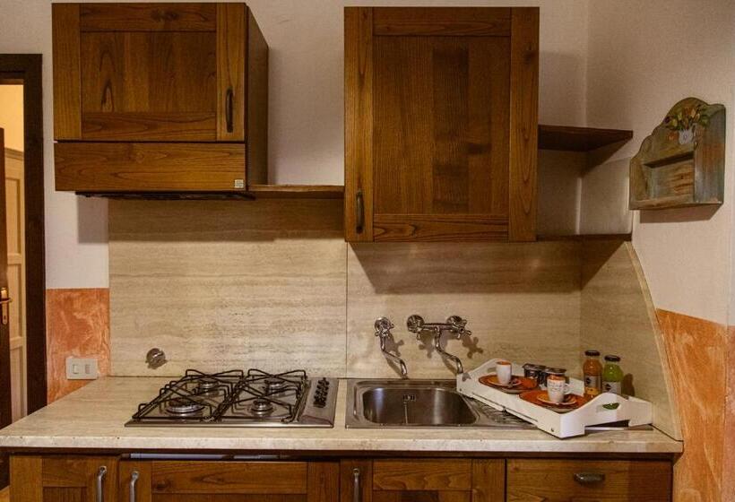 اتاق کلاسیک سه تخته, Poggio Del Sole