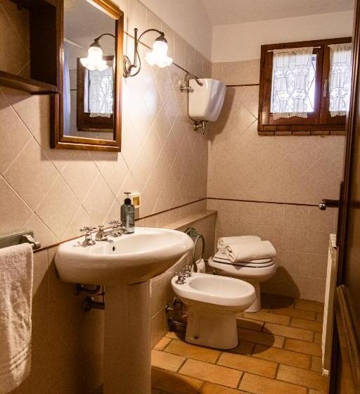 اتاق کلاسیک سه تخته, Poggio Del Sole