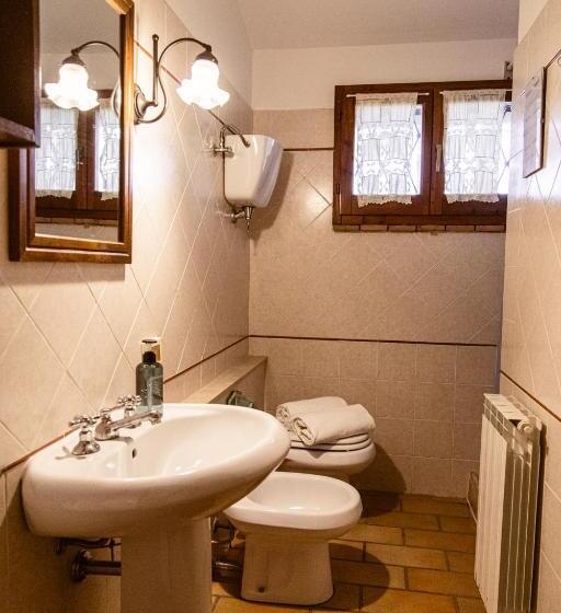 اتاق کلاسیک سه تخته, Poggio Del Sole