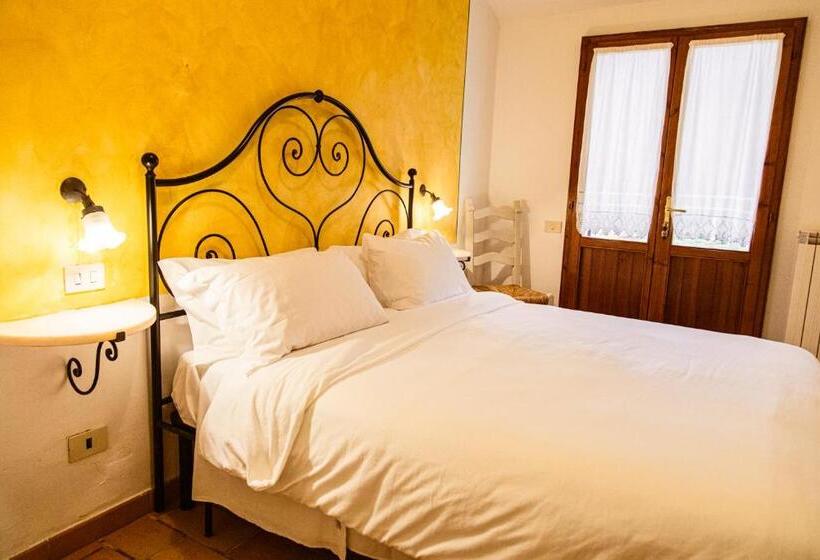 اتاق کلاسیک سه تخته, Poggio Del Sole