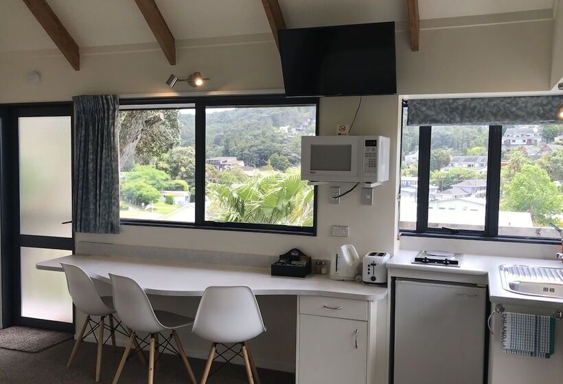 샬레, Bay Cabinz Motel