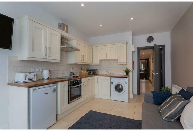 شقة غرفتين, Central Belfast Apartments: 7 Camden Street