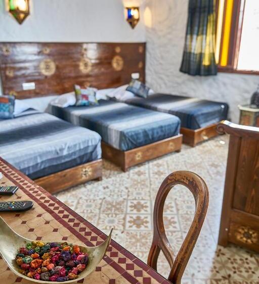 اتاق استاندارد چهار تخته, Dar Yakout