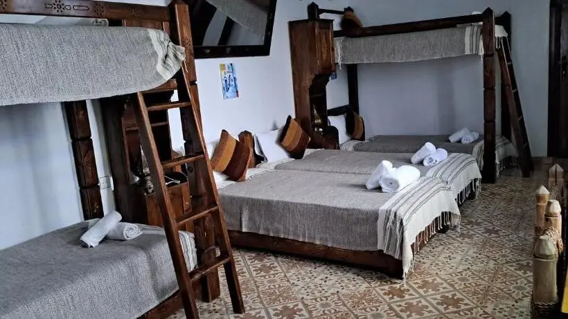 Perhehuone, Dar Yakout