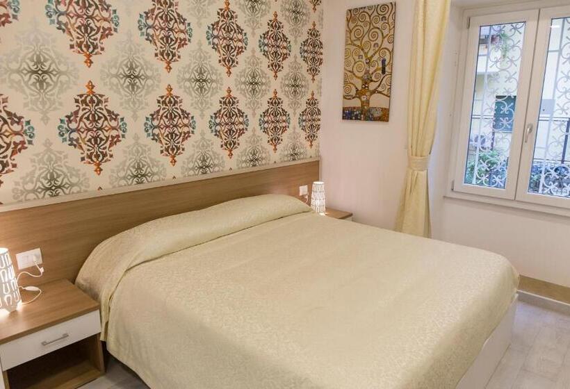 اتاق استاندارد با وان آب گرم, Metronia Guest House