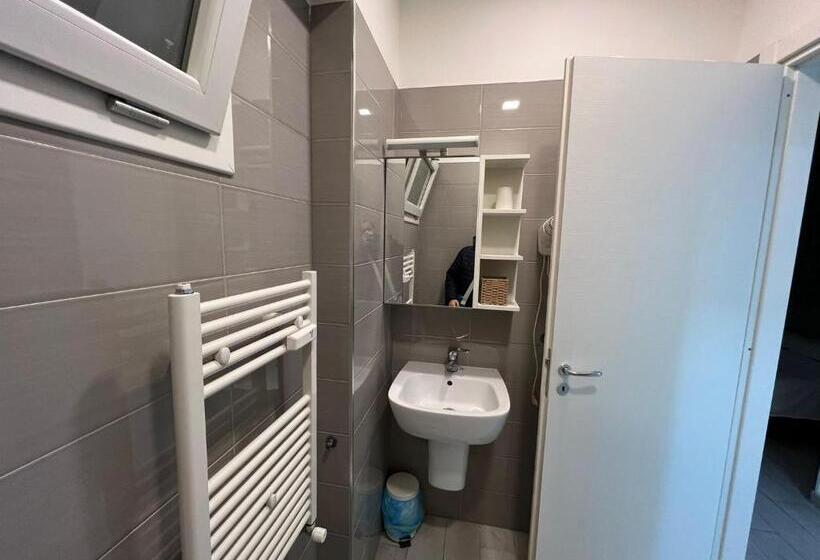 اتاق استاندارد, Metronia Guest House