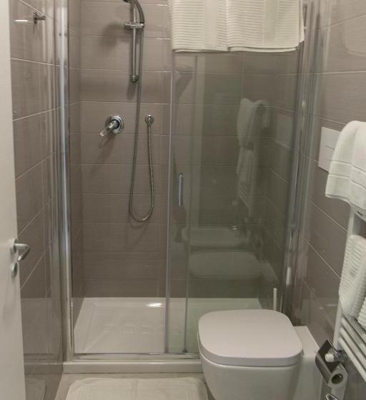 اتاق استاندارد با وان آب گرم, Metronia Guest House