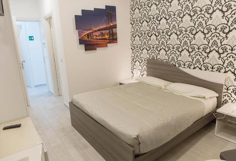 اتاق استاندارد با وان آب گرم, Metronia Guest House