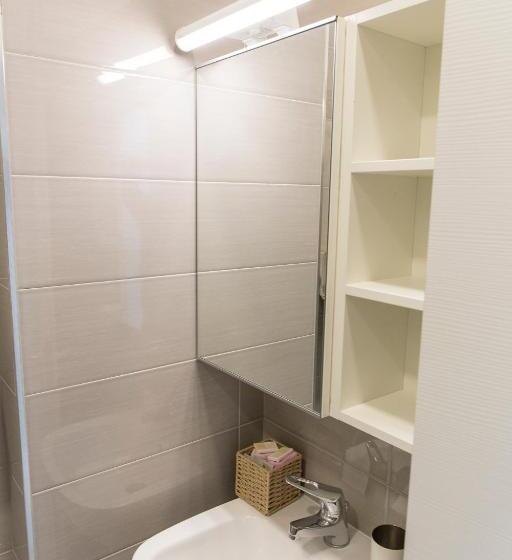 اتاق استاندارد با وان آب گرم, Metronia Guest House