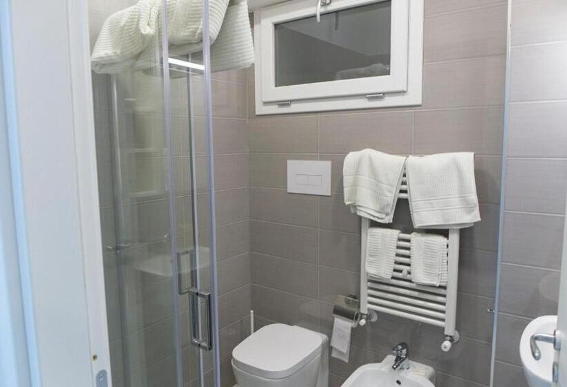 اتاق استاندارد, Metronia Guest House