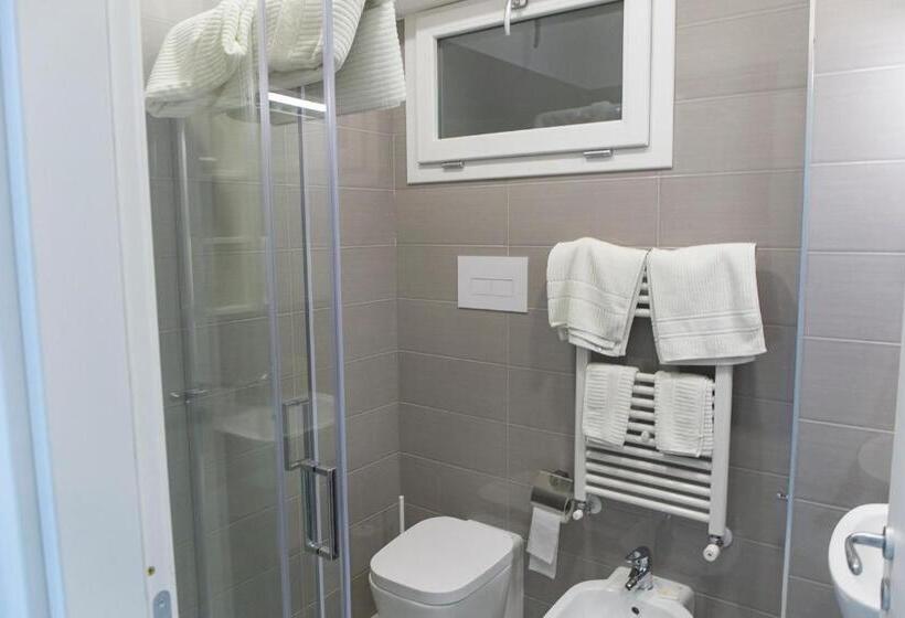 اتاق استاندارد, Metronia Guest House