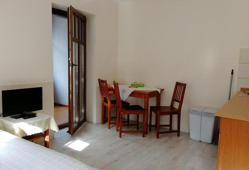 Номер Стандарт Трехместный, Rezydencja Na Skrócie