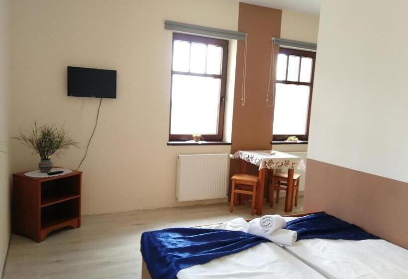 Студия Стандарт, Rezydencja Na Skrócie