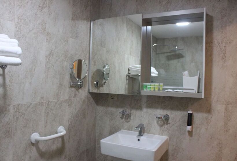 سوییت با چشم‌انداز دریا, Saipan Beach