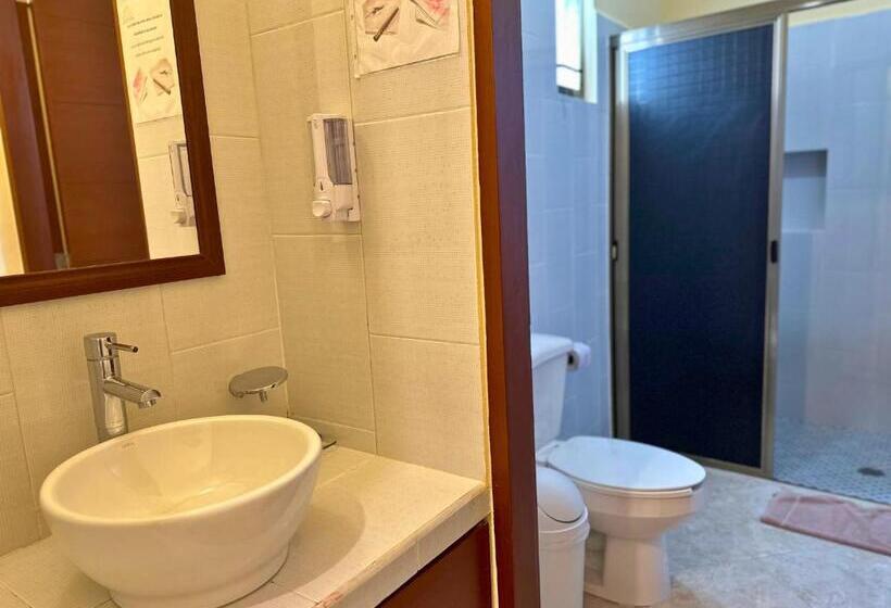 غرفة قياسية مزوَّدة بشُرفة, Selina Playa Del Carmen   Hostel