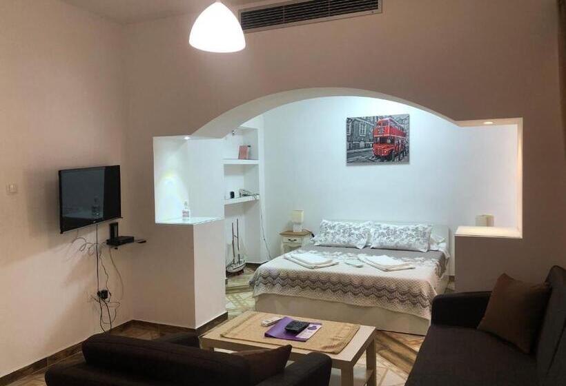 سوئیت با چشم‌انداز, Garni Hotel Tianis