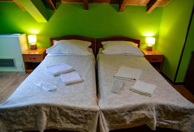 استودیوی استاندارد, Garni Hotel Tianis