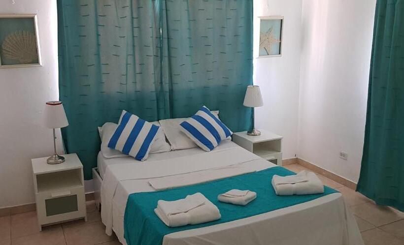 豪华三人间, Agua Dulce