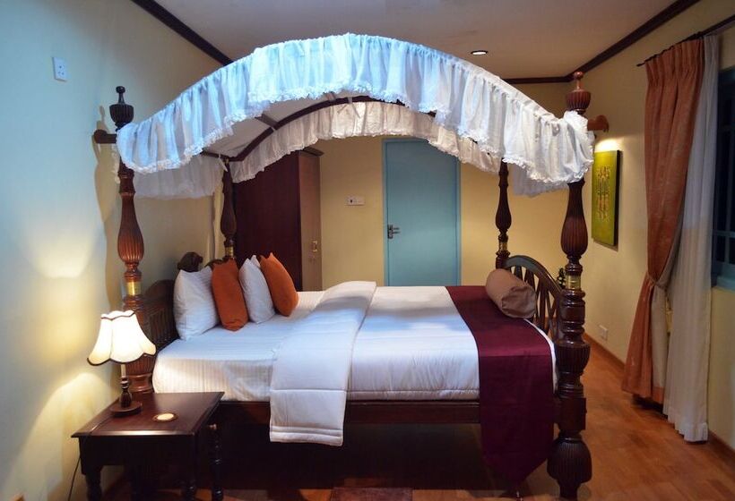 스탠다드 방갈로, Hillcrest Villa