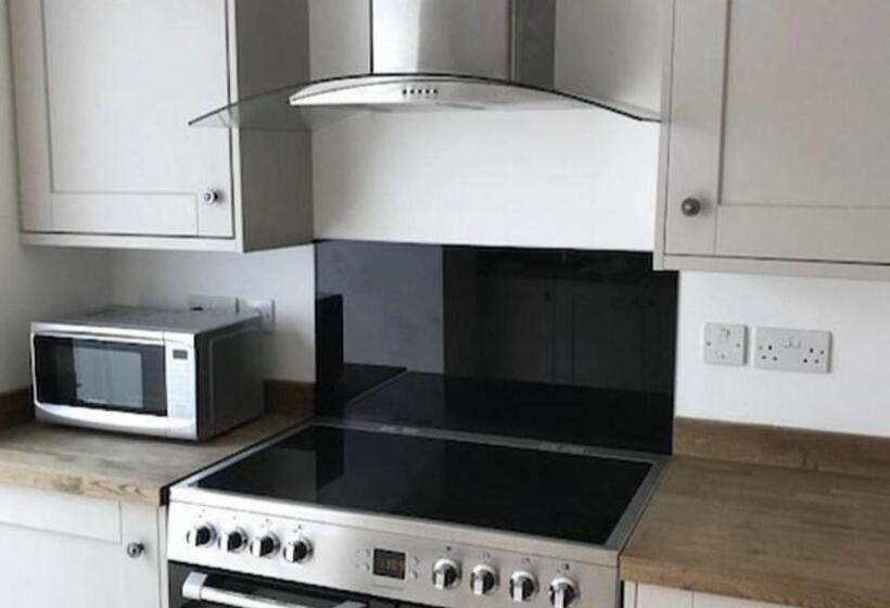 Номер Стандарт, Iffley Town House