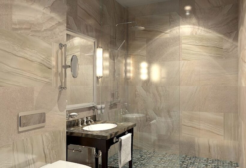 اتاق لوکس با چشم‌انداز دریا, Marina Yacht