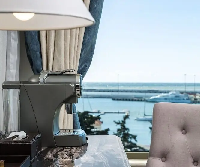 オーシャンビューデラックスルーム, Marina Yacht