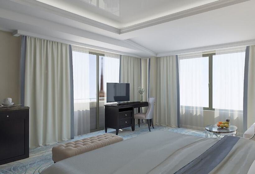 اتاق لوکس با چشم‌انداز دریا, Marina Yacht