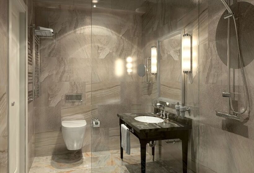 سوییت سوپریور با چشم‌انداز دریا, Marina Yacht