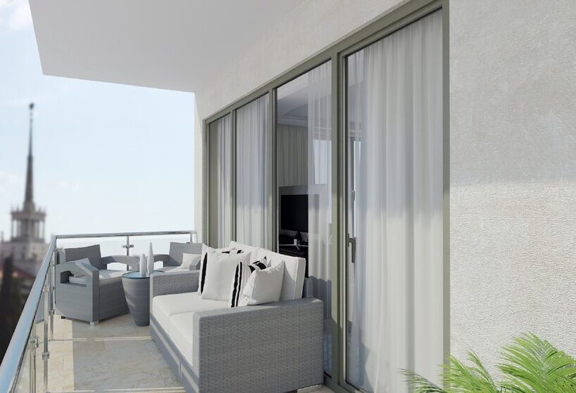 اتاق لوکس با چشم‌انداز دریا, Marina Yacht