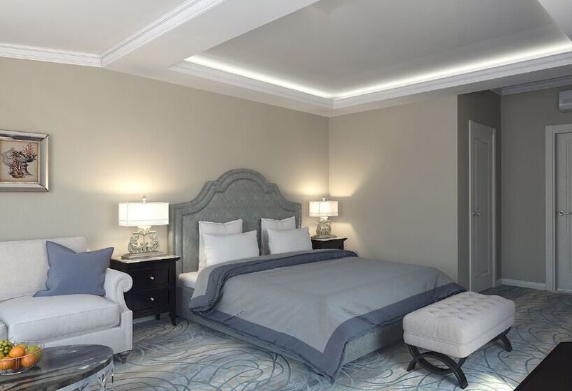 اتاق لوکس با چشم‌انداز دریا, Marina Yacht