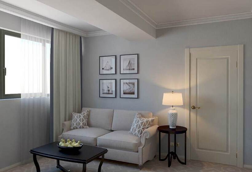 سوییت سوپریور با چشم‌انداز دریا, Marina Yacht