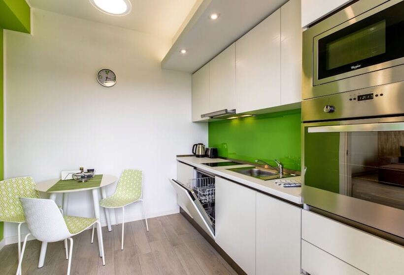 סטודיו משפחתי, Mava Apartamente