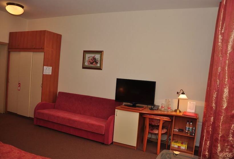 חדר משפחתי, Natali