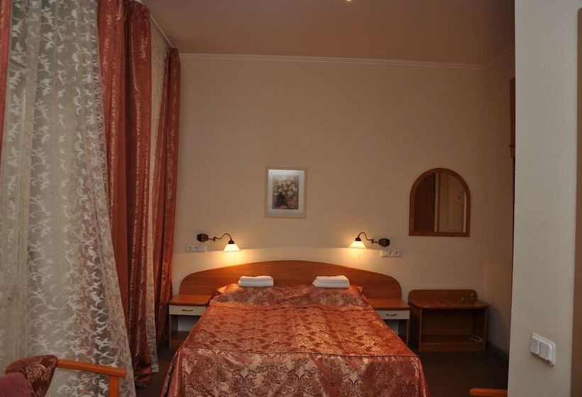 חדר משפחתי, Natali