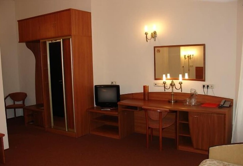 חדר סטודיו סטנדרד, Natali