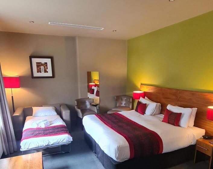 חדר אקזקיוטיב משפחתי, Orocco Pier