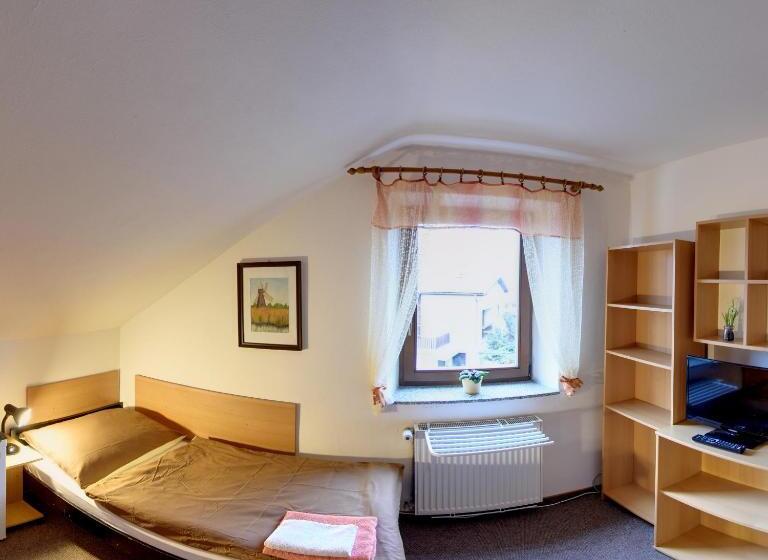 اتاق یک تخته با چشم‌انداز باغ, Penzion U Lesa