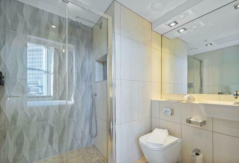 스탠다드 스튜디오, Roomzzz Manchester Victoria