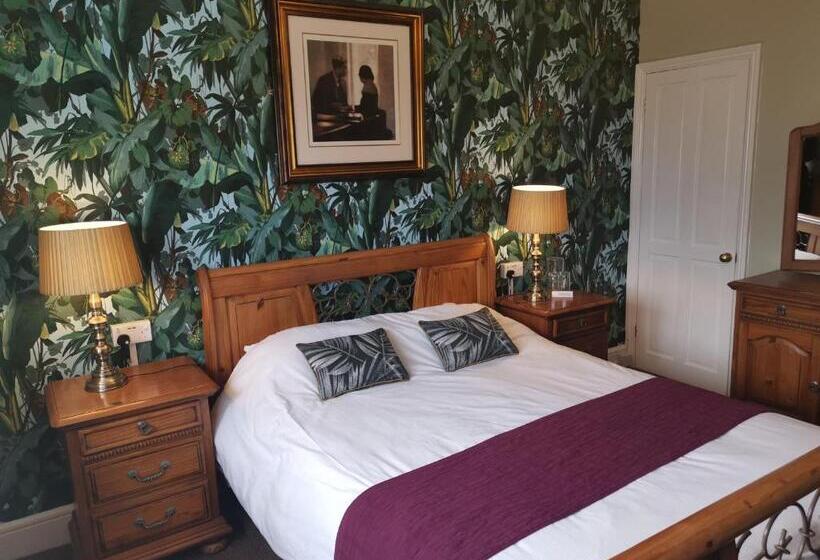 غرفة قياسية سرير كينج, The Horseshoe And Castle