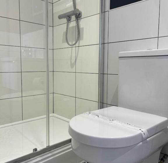 جناح سرير كينج, The Horseshoe And Castle