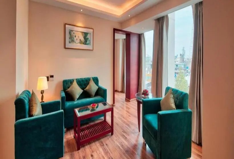 スイート, Golden Tulip Essential Jaipur