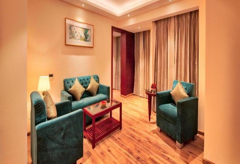 Suite, Golden Tulip Essential Jaipur