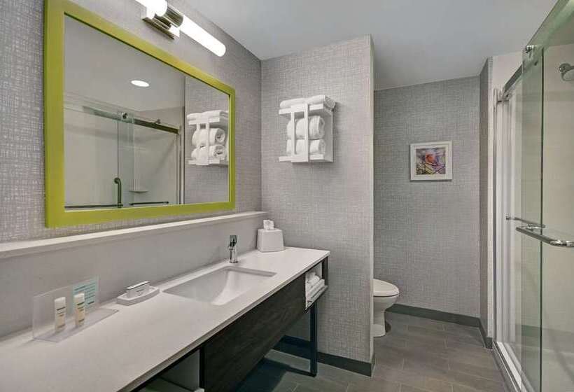 חדר סטנדרט עם מיטת קינג, Hampton Inn Baltimore Bayview Campus