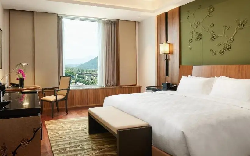 キングサイズベッドのスタンダードルーム, Hualuxe Ningbo Harbor City, An Ihg